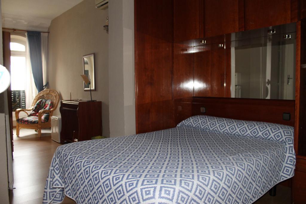 Hostal Trevinca Madrid Exterior foto