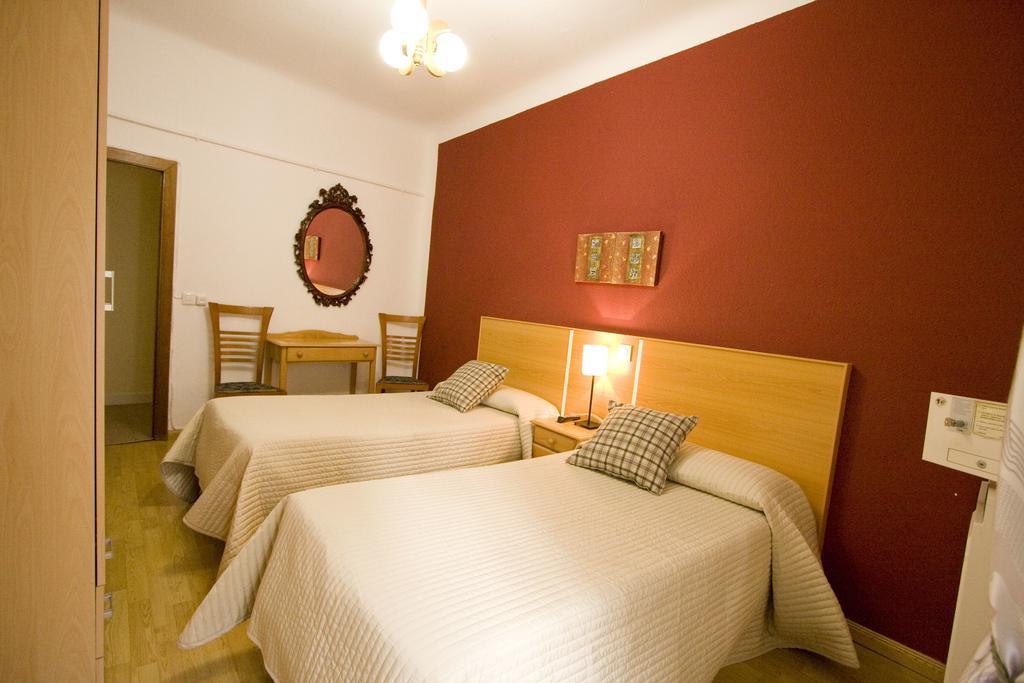 Hostal Trevinca Madrid Exterior foto
