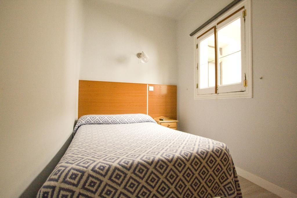 Hostal Trevinca Madrid Exterior foto