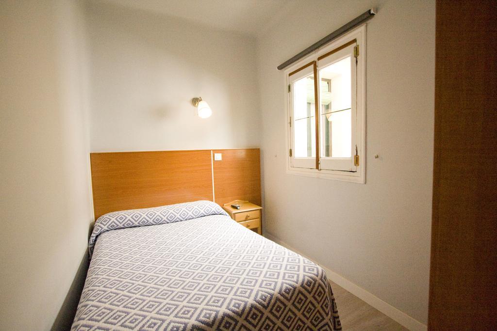 Hostal Trevinca Madrid Exterior foto