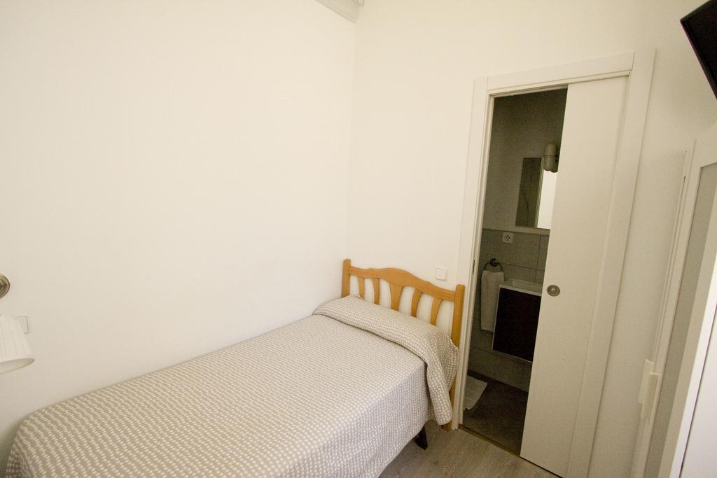 Hostal Trevinca Madrid Exterior foto