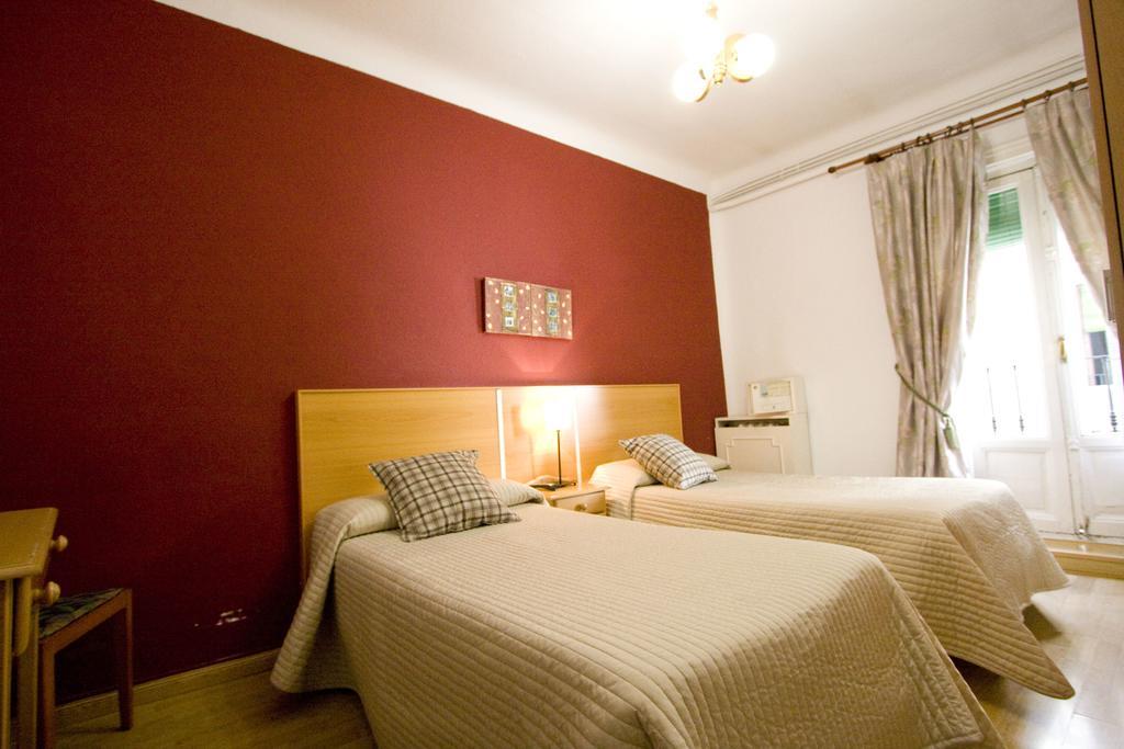 Hostal Trevinca Madrid Exterior foto