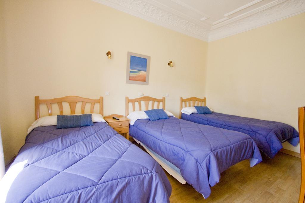 Hostal Trevinca Madrid Exterior foto