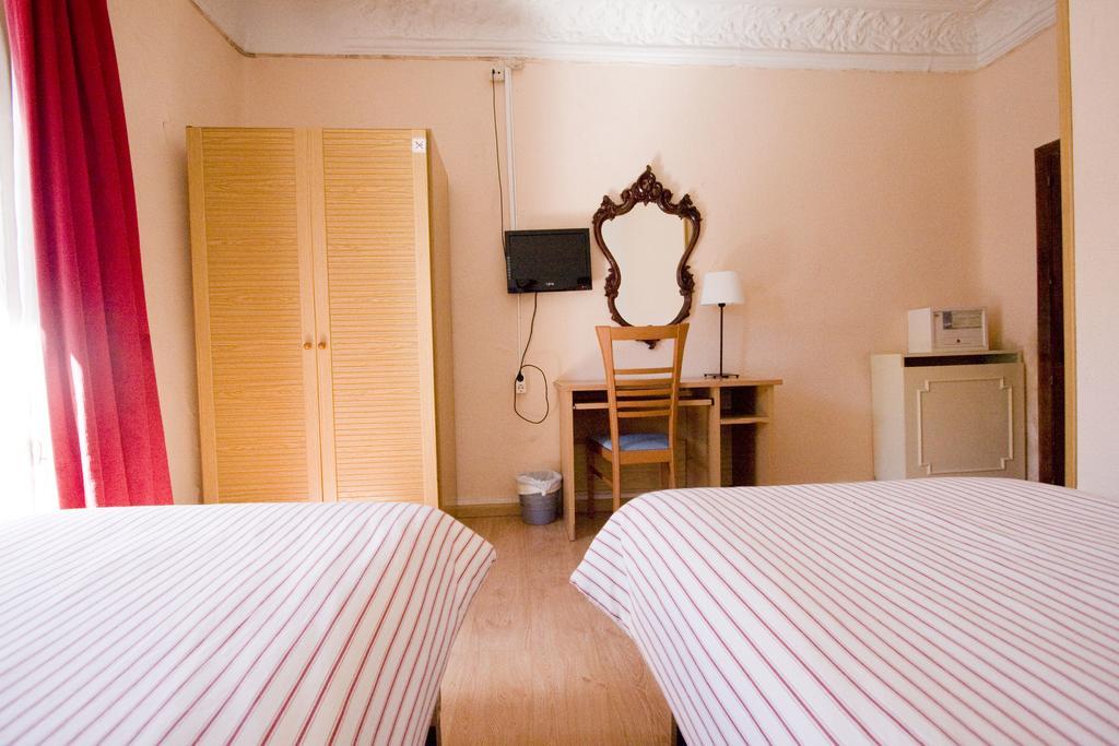 Hostal Trevinca Madrid Exterior foto