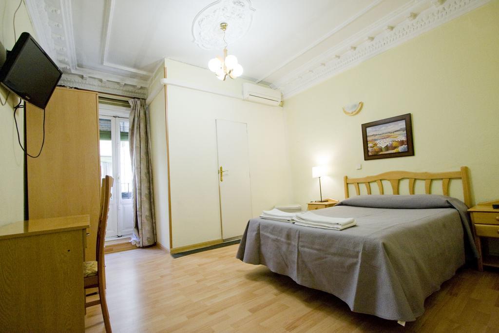 Hostal Trevinca Madrid Exterior foto
