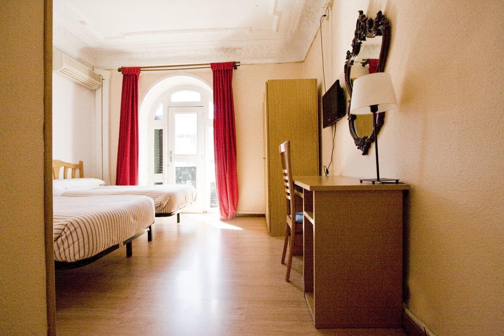 Hostal Trevinca Madrid Exterior foto
