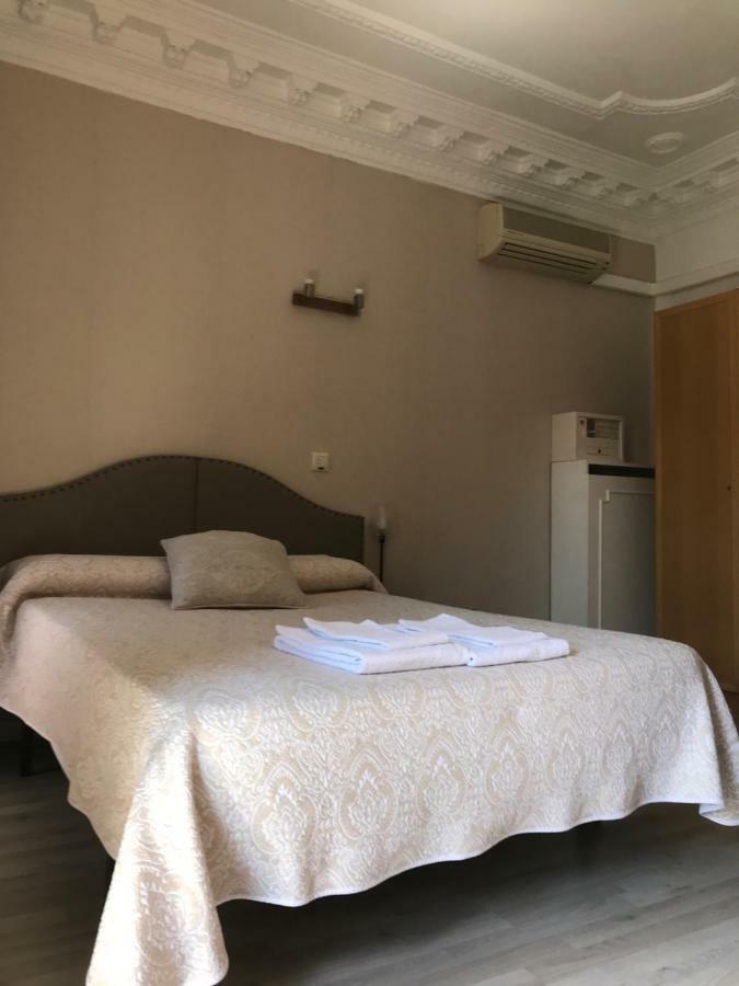 Hostal Trevinca Madrid Exterior foto