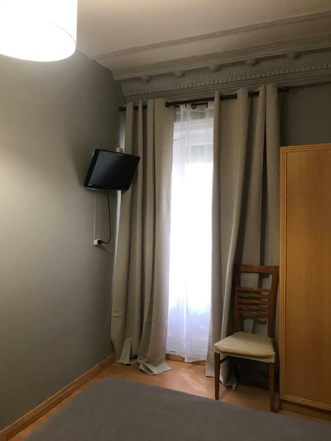 Hostal Trevinca Madrid Exterior foto