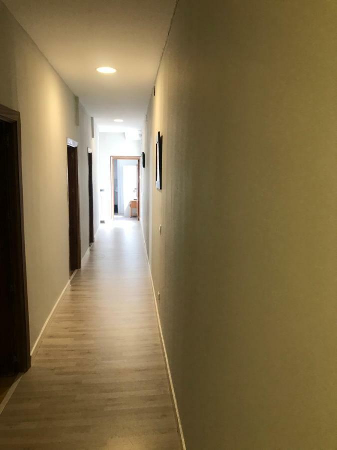 Hostal Trevinca Madrid Exterior foto